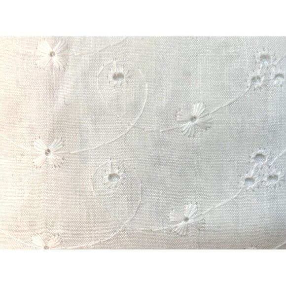 White Embroidered Eyelet Fabric 1 Yard Cotton Floral Pattern Sewing Crafting Ma - Picture 5 of 8